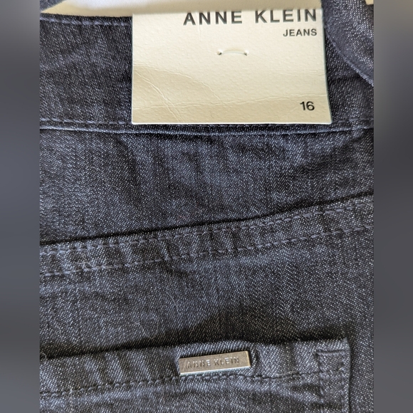 NWT Anne Klein Black Denim Belted Shorts - Size 16 - Picture 4 of 6